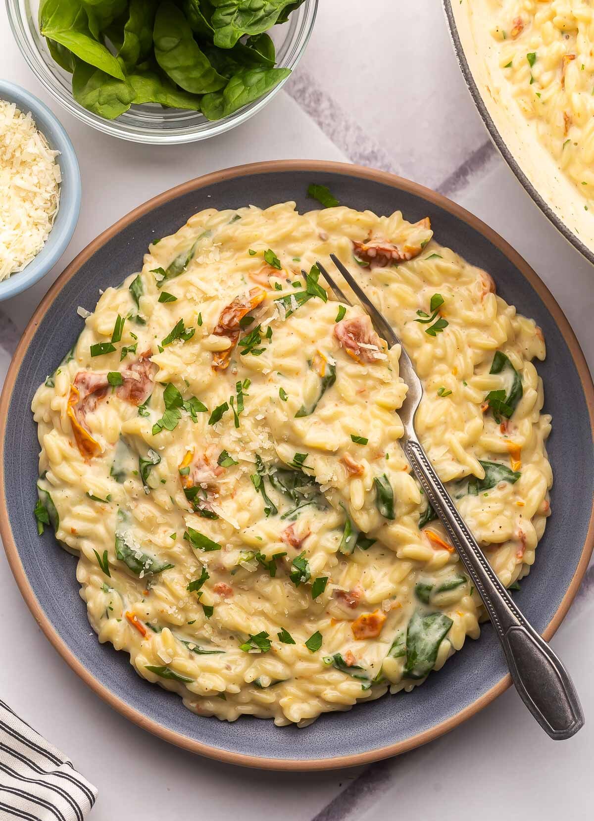 Mediterranean Bliss: Sun-Dried Tomato and Spinach Orzo – Lura recipes